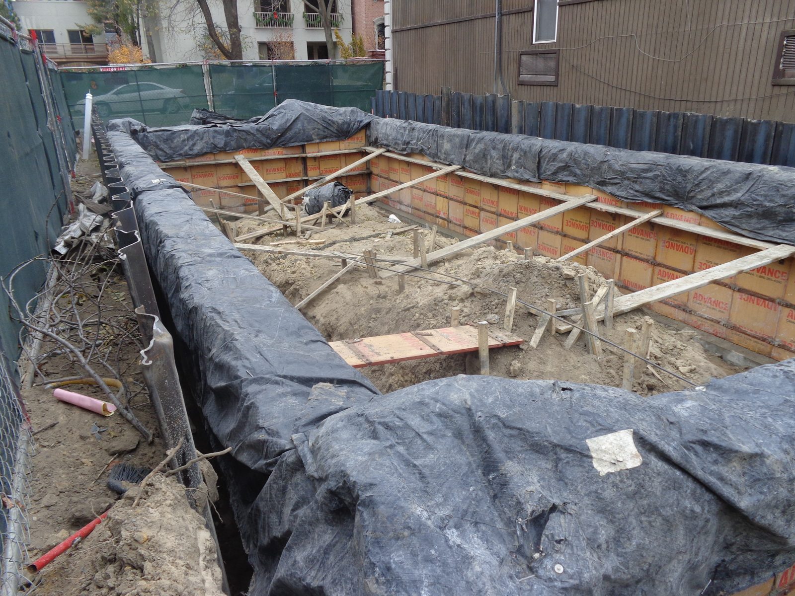 blankets-protecting-foundation-walls-in-lincoln-park-chicago-1