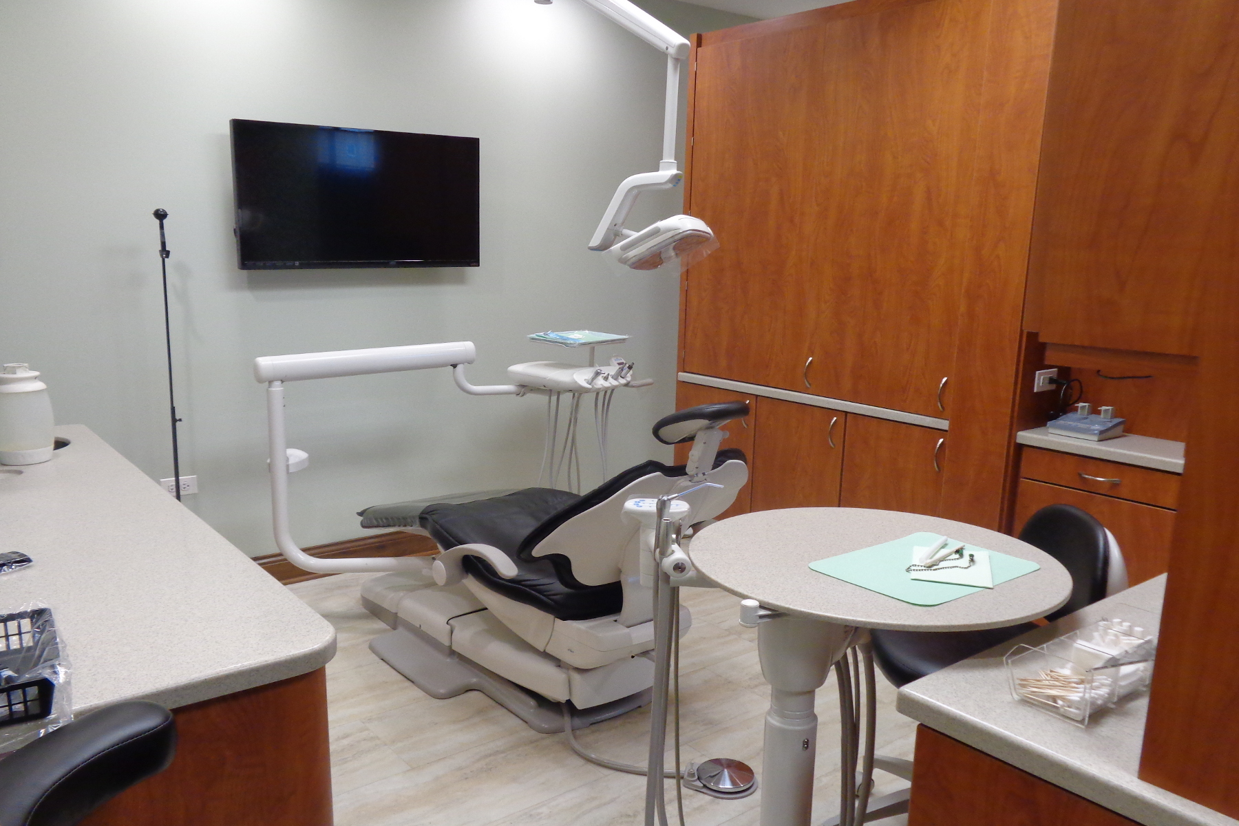 Examine Room - Family Care Dental Center, Chicago Custom Home. America's Custom Home Builders: New Construction, Remodeling, Restoration Services. Residential and Commercial.
