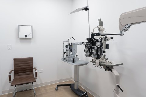 48 Exam Room5 Equipment View